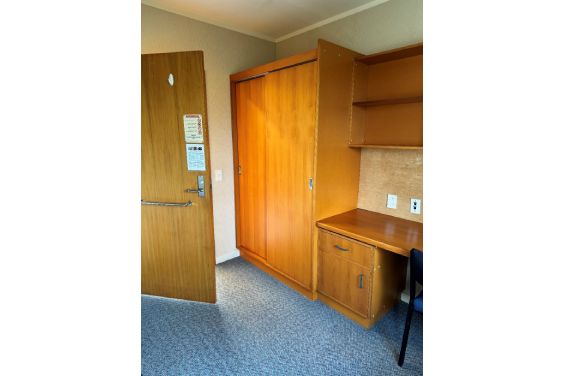 Ruahine Single Room wardrobe